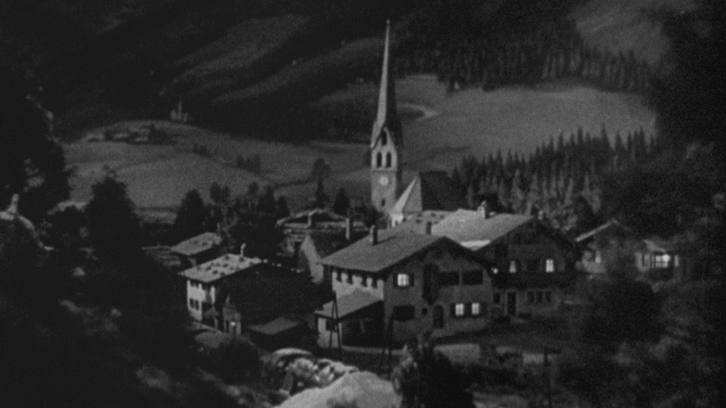 Backdrop to the movie "The Lady Vanishes" #987151
