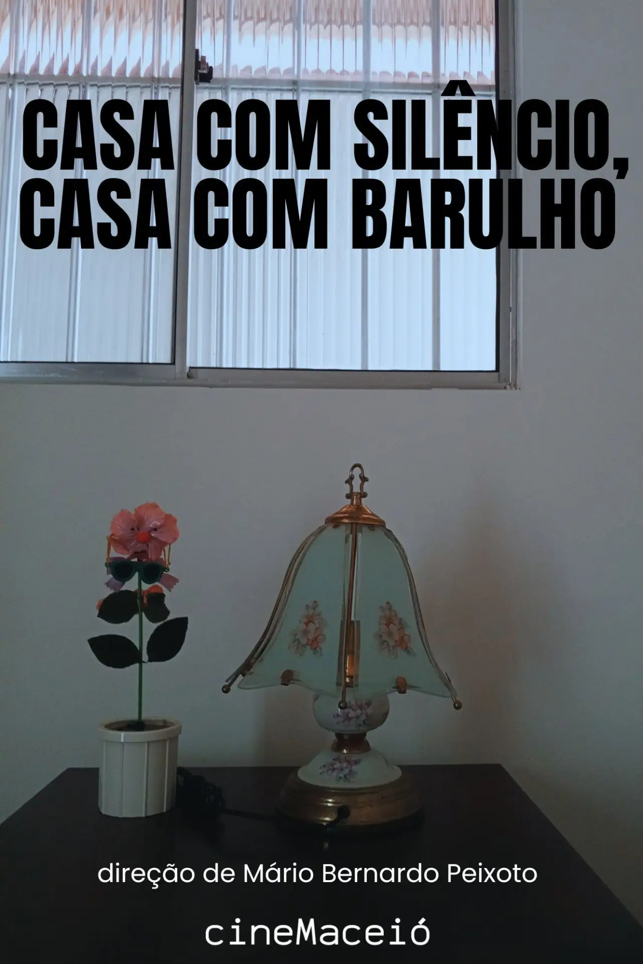 Movie poster "Casa com Silêncio, Casa com Barulho"
