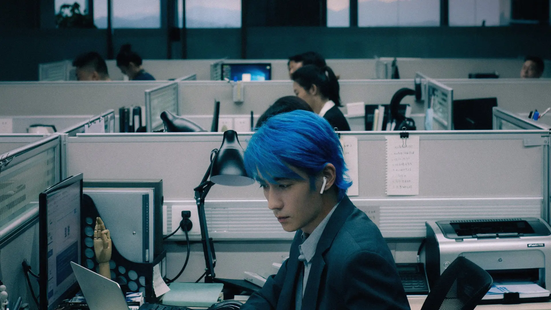 Watch film Land of Broken Hearts | [EN/INDO SUB] 20240709 朱一龍主演、聯合監製最新電影《負負得正》8月10日上映！藍藍黃振開來了 Zhu Yilong Land of Broken Hearts Trailer