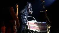 Backdrop to the movie "Alice Cooper: Brutally Live" #894645