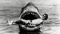 Backdrop to the movie "Jaws @ 50: The Definitive Inside Story" #819696