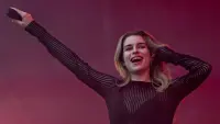 Backdrop to the movie "Adèle Castillon en concert aux Vieilles Charrues 2025" #821673