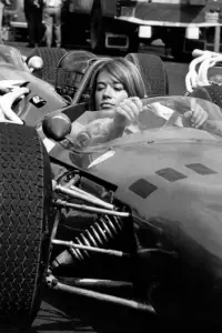 Poster to the movie "Grand Prix" #641978