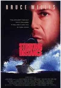 Poster to the movie "Striking Distance" #964933