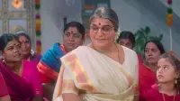 Backdrop to the movie "Avvai Shanmugi" #863433