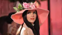 Backdrop to the movie "The Love Witch" #728463