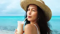 Backdrop to the movie "Fyre" #733341