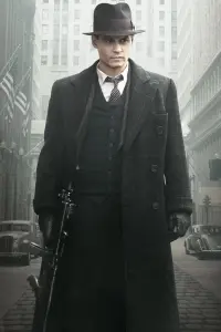 Poster to the movie "Public Enemies" #806697