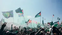 Backdrop to the movie "KNEECAP: Live from Glastonbury" #805696