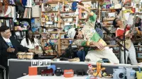 Backdrop to the movie "Bad Bunny: Tiny Desk Concert" #736383