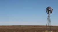 Backdrop to the movie "Farmlands" #782675