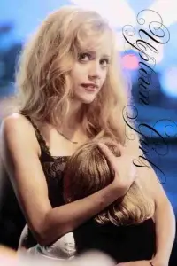 Poster to the movie "Uptown Girls" #807286