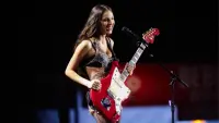 Backdrop to the movie "Olivia Rodrigo: Lollapalooza Brasil 2025" #725765