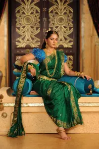 Poster to the movie "Bāhubali: The Epic" #886721