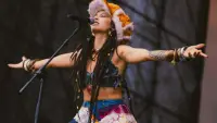 Backdrop to the movie "Marina Peralta: Lollapalooza Brasil 2025" #743756
