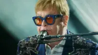 Backdrop to the movie "Elton John: Never Too Late" #692937