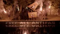 Backdrop to the movie "Antifa - Schulter an Schulter, wo der Staat versagte" #585426