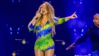 Backdrop to the movie "Mariah Carey: The Town 2025" #873590