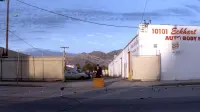 Backdrop to the movie "Punch-Drunk Love" #819992