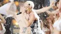 Backdrop to the movie "P!NK: Staying True" #757046