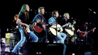 Backdrop to the movie "Eagles: Farewell I Tour - Live from Melbourne" #826767