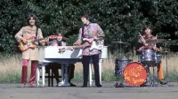 Backdrop to the movie "Magical Mystery Tour" #787662