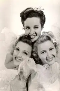 Poster to the movie "Seven Sweethearts" #1092158