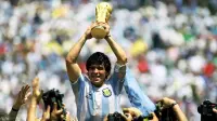 Backdrop to the movie "Loving Maradona" #796253