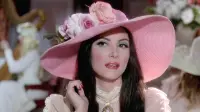 Backdrop to the movie "The Love Witch" #1166140