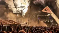Backdrop to the movie "The 1975: Live from Glastonbury" #803970