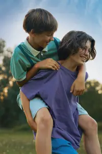 Poster to the movie "Young Hearts" #573854