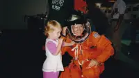 Backdrop to the movie "Spacewoman" #885459