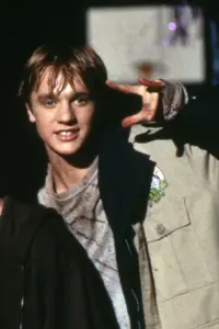 Poster to the movie "Idle Hands" #727466