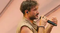 Backdrop to the movie "Jérémy Frerot en concert au F