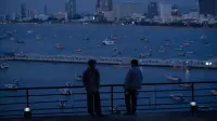 Backdrop to the movie "Everybody Loves Me When I