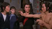 Backdrop to the movie "Invincible Shaolin" #722859