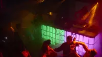 Backdrop to the movie "Ravers" #730493