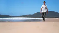 Backdrop to the movie "Shark Beach with Chris Hemsworth" #880610