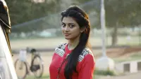 Backdrop to the movie "En Aaloda Seruppa Kaanom" #861595
