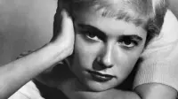 Backdrop to the movie "Kiss Me Deadly" #830270