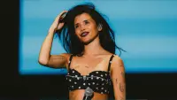 Backdrop to the movie "Nessa Barrett: Lollapalooza Brasil 2025" #726545