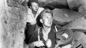 Backdrop to the movie "Ace in the Hole" #753040