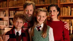 Watch film All I Want for Christmas 2 | Все ждут Рождества 2: Люси и магический кристалл &mdash; Русский трейлер (2021)