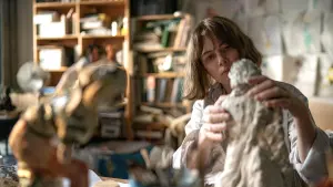 Backdrop to the movie "Showing Up" #376666