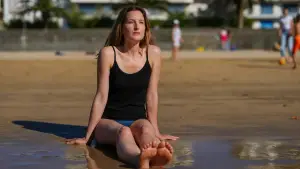 Backdrop to the movie "A Hint of Love" #668329