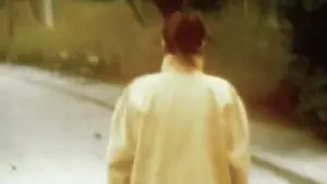 Backdrop to the movie "Souvenir" #715355