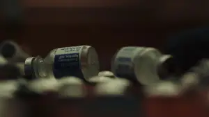 Backdrop to the movie "Knives Out" #561298