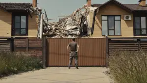 Backdrop to the movie "Porcelain War" #791820