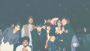 Backdrop to the movie "life is cool" #485080