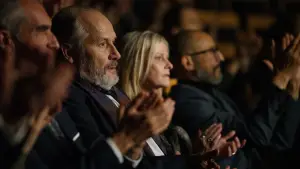 Backdrop to the movie "Two Pianos" #606474